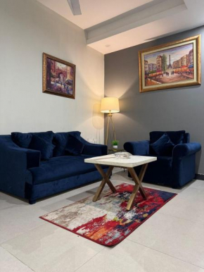 Avalon Luxury 1BR Eiffel Tower View Bahria Greens